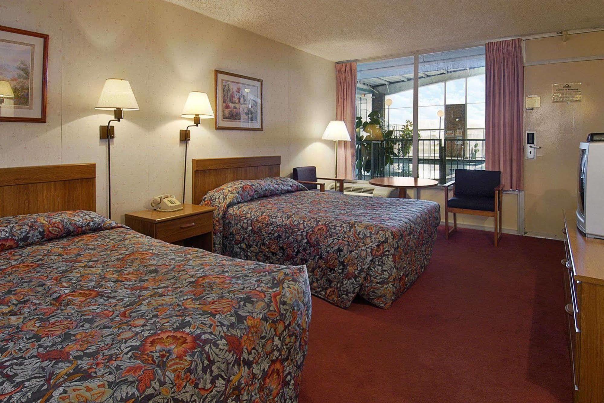 Knights Inn Rantoul Room photo
